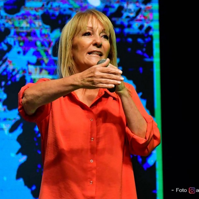 INTENDENTA_HABLA_004