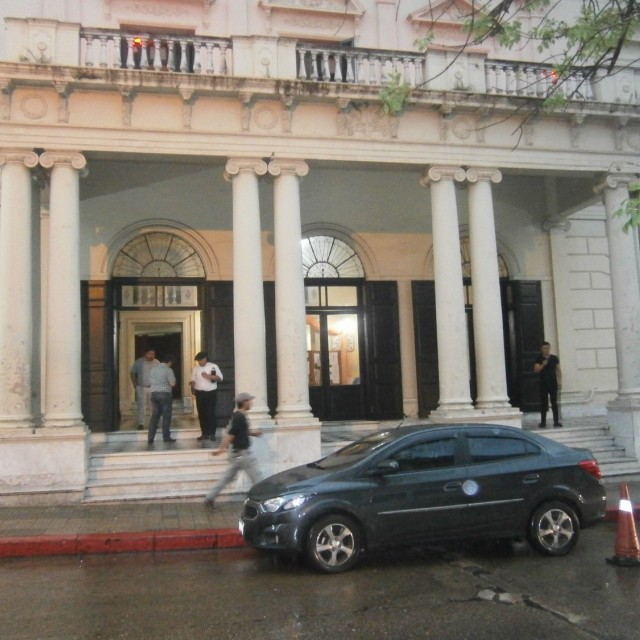 fachada-teatro-larraaga-salto-hzvtdwuc.JPG