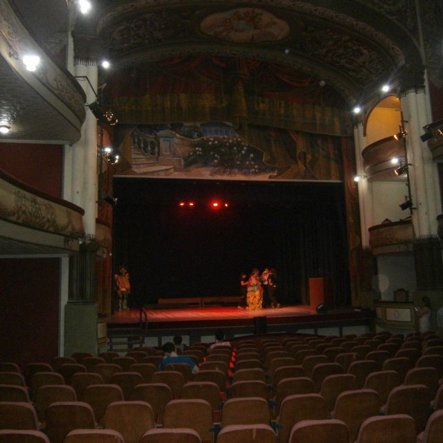 platea-y-escenario-teatro-larraaga-oodj3qsj.JPG